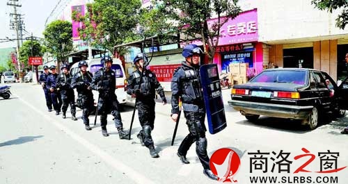 我市公安機關開展街面武裝巡邏