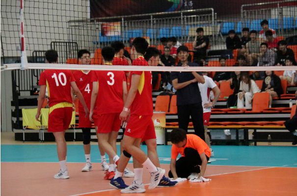 記錄、擦地、撿球......U19賽場(chǎng)上這群商洛年輕人很忙