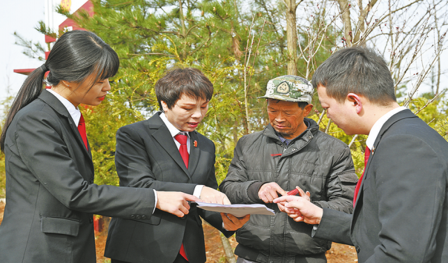 秦嶺深處的“法治青松”