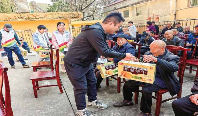 愛意滿重陽 歡聲伴晚年