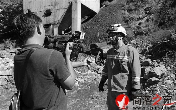 媒體奮戰搶險一線