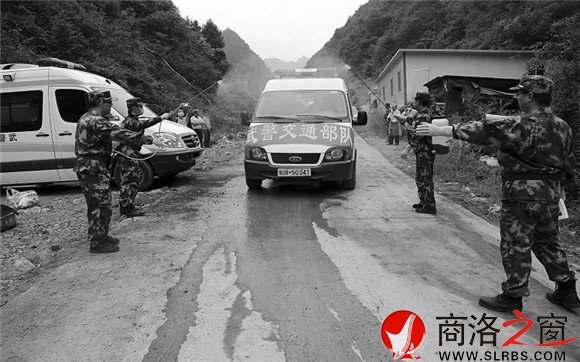 出入搶險救援現場的車輛、人員必須消毒防疫