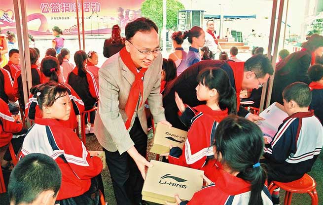 “童步益行——給鄉村娃一雙運動鞋”公益捐贈活動在丹鳳舉行