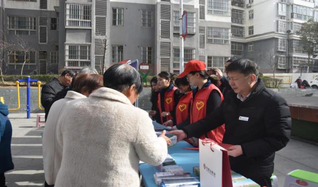 公積金政策進(jìn)社區(qū) ?服務(wù)群眾零距離